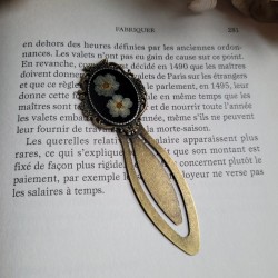 Marque-page trombone en laiton, avec fleurs séchées de Spirée.