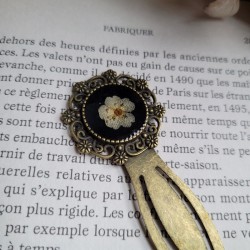 Marque-page trombone en laiton, avec fleur séchée de Spirée