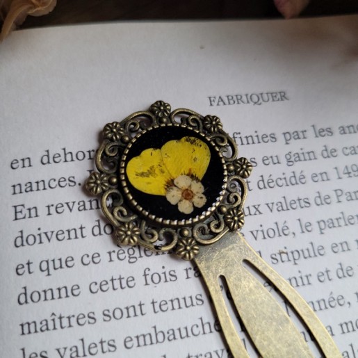 Marque-page trombone en laiton, avec fleur séchée de Spirée et de Bouton d'Or