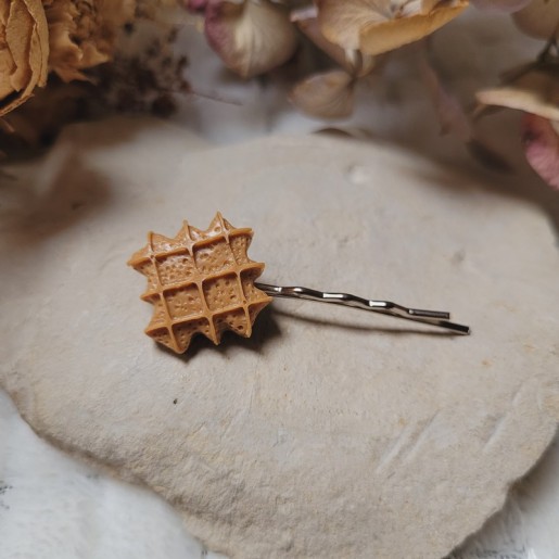 Épingle à cheveux mini gaufre en résine.