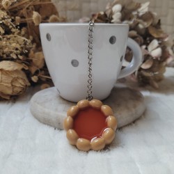 Boule à thé mini tarte à la fraise en résine.