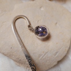 Marque-page tige sphère en verre et fleurs séchées de Lavande.