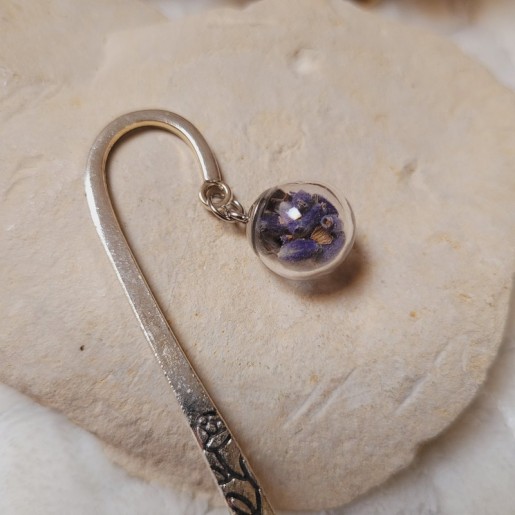 Marque-page tige sphère en verre et fleurs séchées de Lavande.