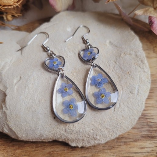 Boucles d'oreilles spéciales saint valentin, fleurs séchées de Myosotis.