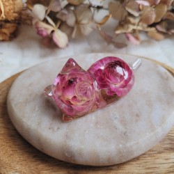 Pixelle - Figurine chat en résine et fleurs séchées d'Immortelles.