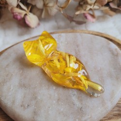 Yoko - Figurine chat en résine et fleurs séchées d'Immortelle.