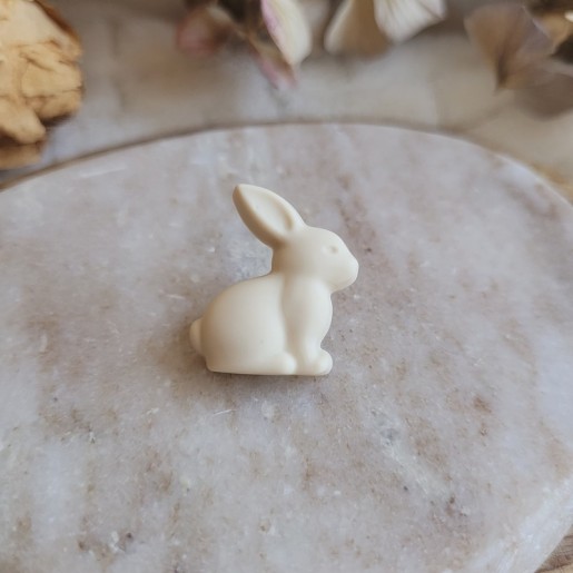 Magnet lapin chocolat blanc en résine - collection de Pâques.