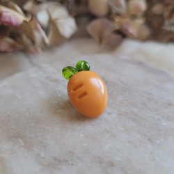 Pin's mini carotte en résine - Collection de Pâques.