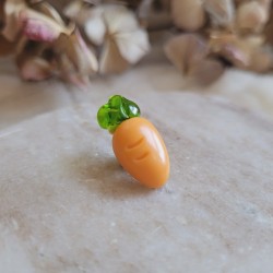 Pin's mini carotte en résine - Collection de Pâques.