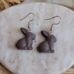 Boucles d'oreilles minis lapin chocolat noir en résine - Collection de Pâques.