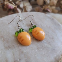 Boucles d'oreilles mini carottes en résine - Collection de Pâques.