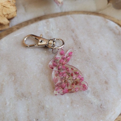 Porte-clé lapin fleuri en résine et fleurs séchées de Bruyère - Collection de Pâques.