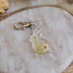 Porte-clé lapin fleuri en résine et fleurs séchées de Spirée et Fougère - Collection de Pâques.