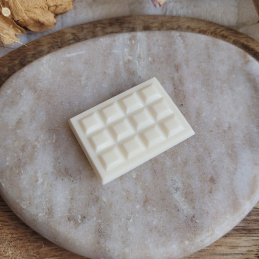 Magnet mini tablette chocolat blanc en résine.