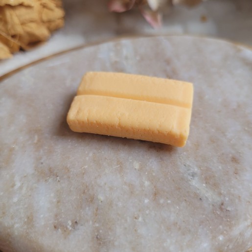 Magnet chewing-gum tutti frutti en résine.