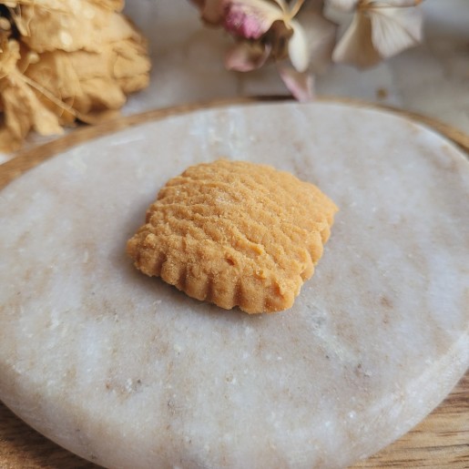 Magnet biscuit sablé carré en résine.