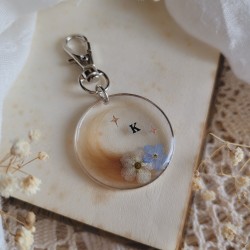Porte-clé souvenir fleuri, pendentif rond de 4 cm, avec poils d'animaux, cheveux, plumes, crins de cheval et fleurs séchées.
