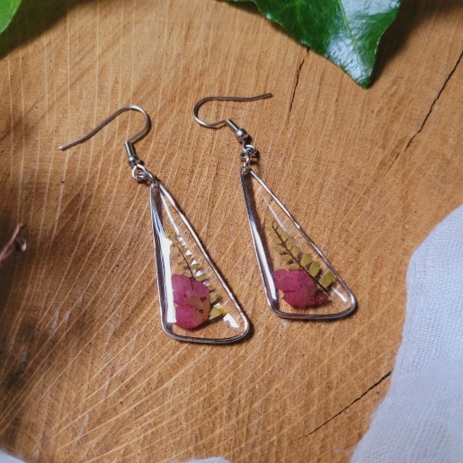 Boucles d’oreilles automne en résine avec feuilles naturelles.