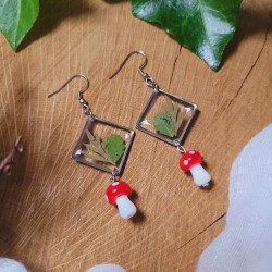 Boucles d’oreilles automne en résine avec feuilles naturelles et champignons en verre