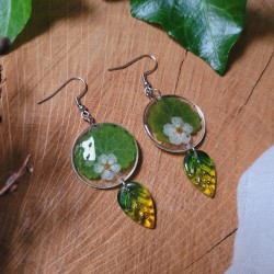 Boucles d’oreilles automne en résine avec feuilles naturelles et feuilles en verre