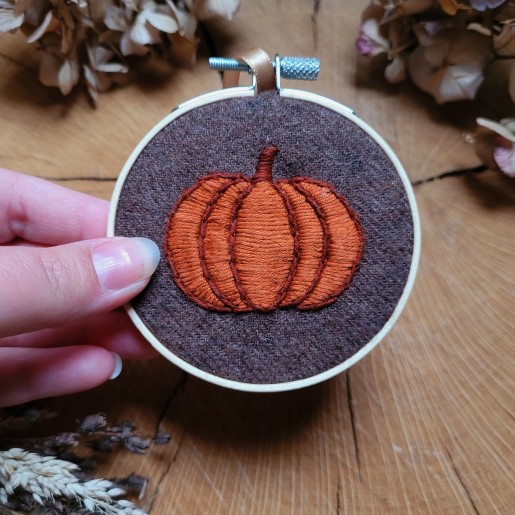Tambour brodé à la main - motif Citrouille.